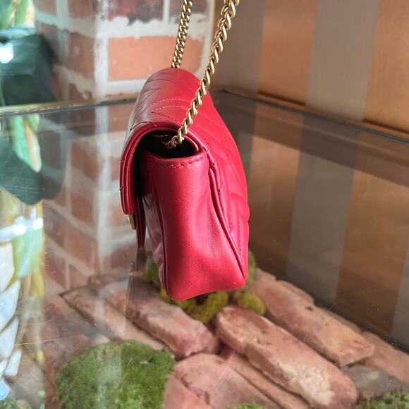 GUCCI GG Marmont Super Mini Red Chevron Leather Crossbody Bag - Picture 4 of 15